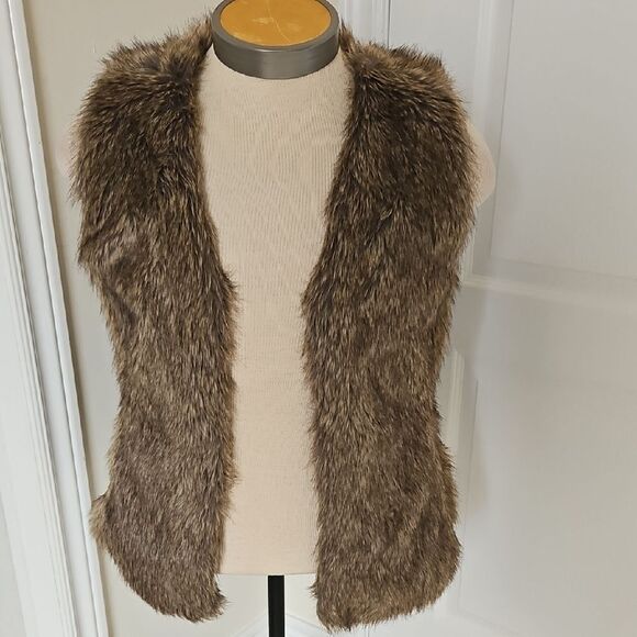 Old Navy Faux Fur Vest - Picture 1 of 16